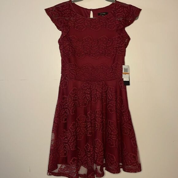 City Studio- NWT Maroon Lace Rose Detail Cap Sleeve Fit & Flare Dress Size Small - Picture 1 of 9